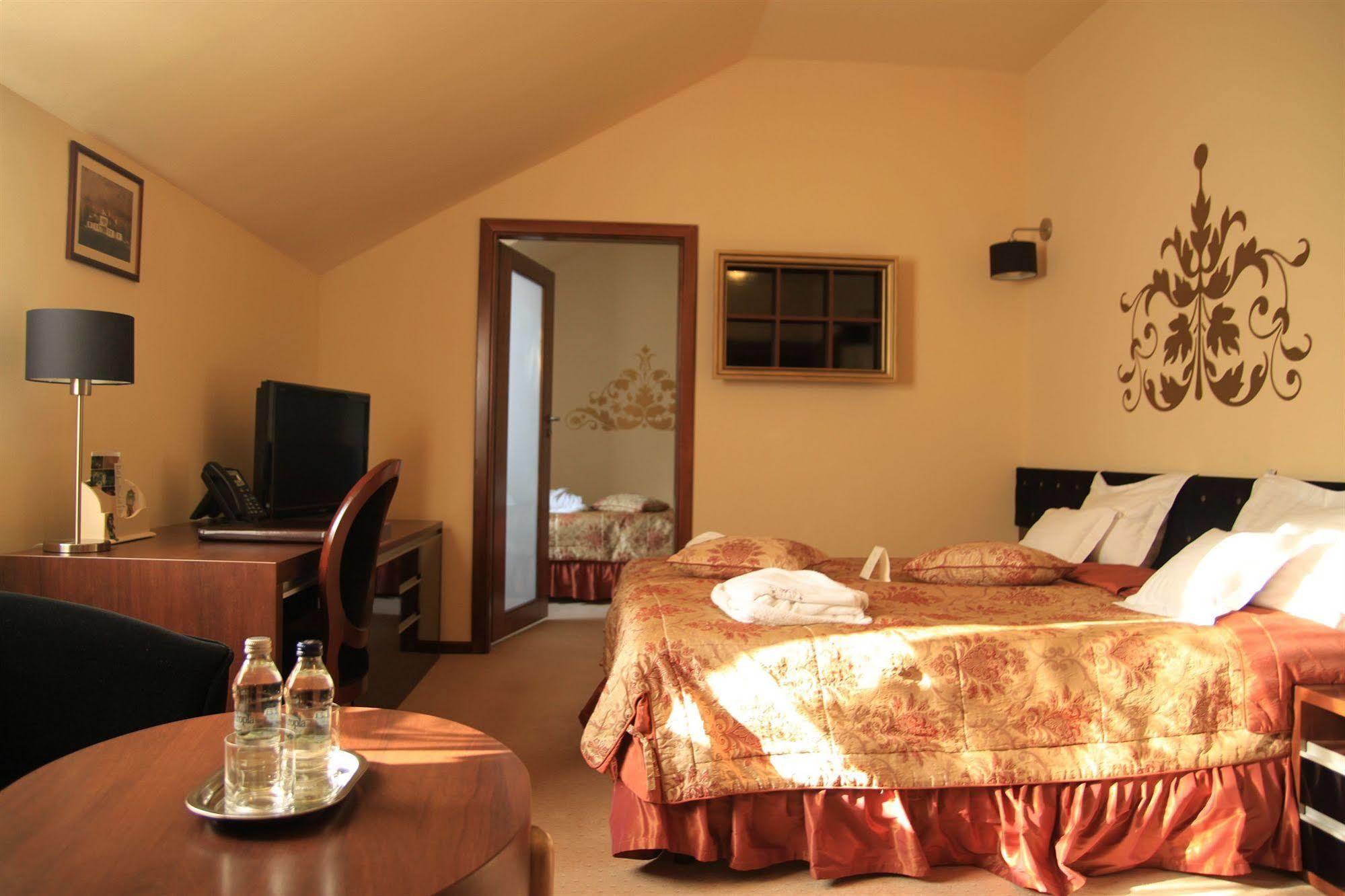Dwor Kombornia Hotel&Spa المظهر الخارجي الصورة